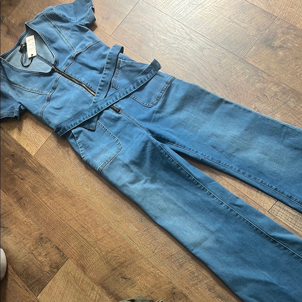 Blue Denim Overalls with Short Sleeves and Front Zipper - Picture 3 of 14